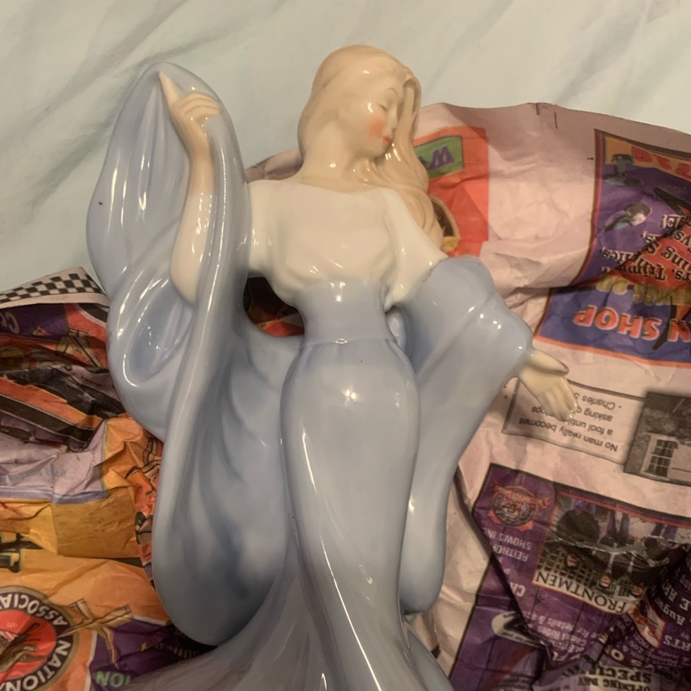 Vintage House Of Llyod 1994 Porcelain Lady With Shawl Figurine
